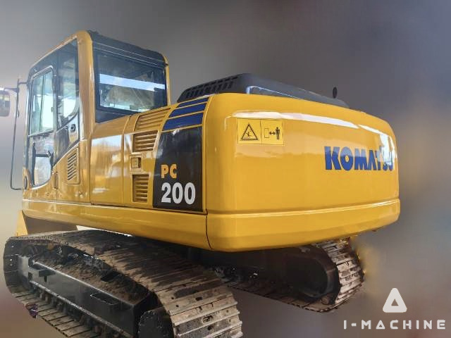 KOMATSU PC200-8