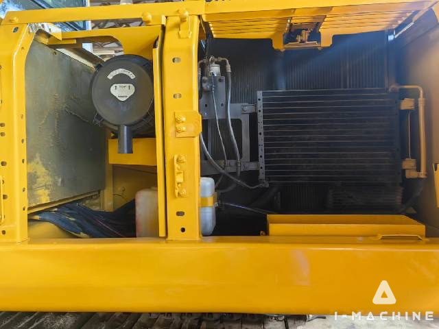 KOMATSU PC200-8