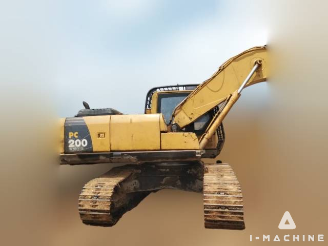 KOMATSU PC200-8