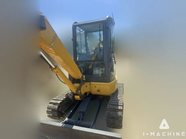 KOMATSU PC35MR-2