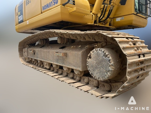 KOMATSU PC200-7