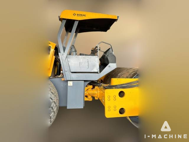 BOMAG BW211D-40