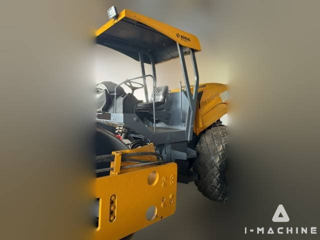 BOMAG BW211D-40