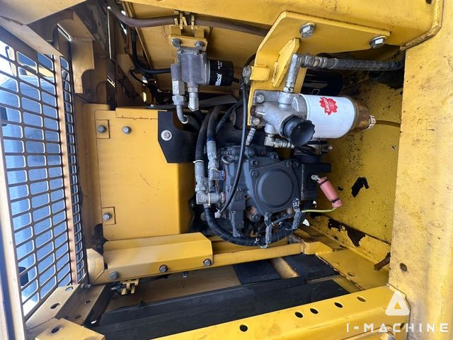 KOMATSU PC120-8