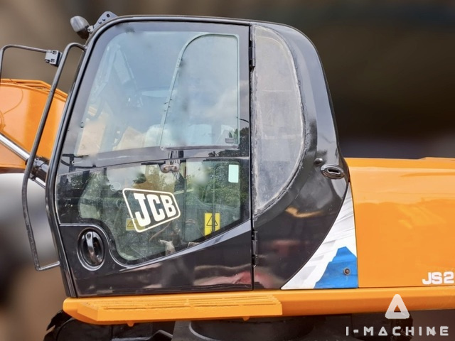 JCB JS220LC