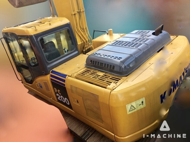 KOMATSU PC200-7
