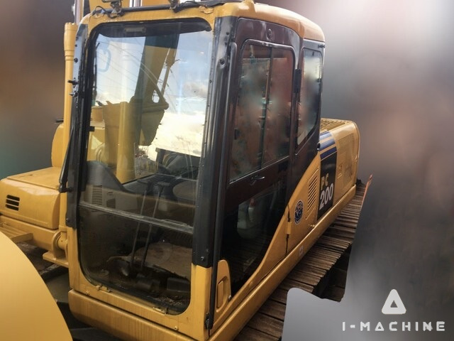 KOMATSU PC200-7