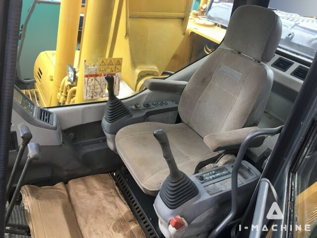 KOMATSU PC200-7