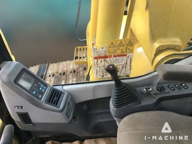 KOMATSU PC200-7