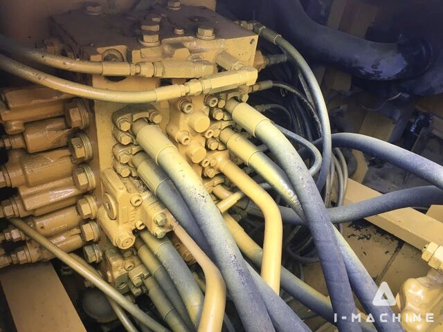 KOMATSU PC200-7