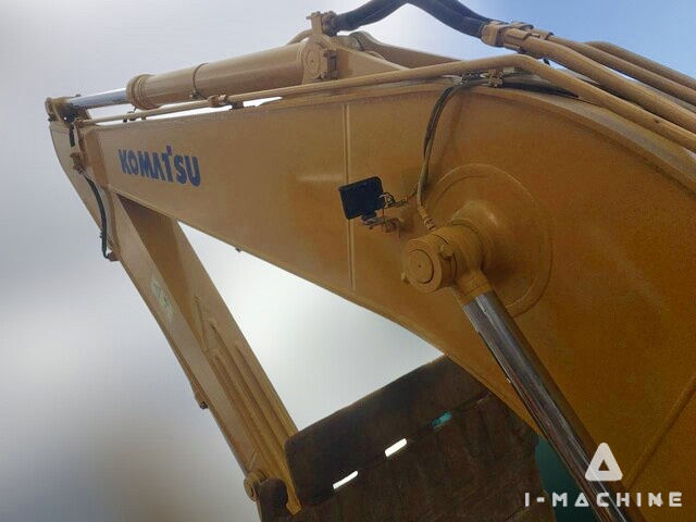 KOMATSU PC200-7