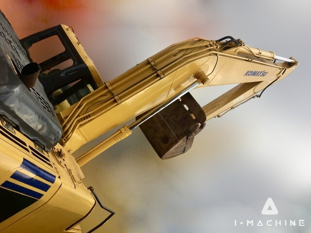 KOMATSU PC200-7