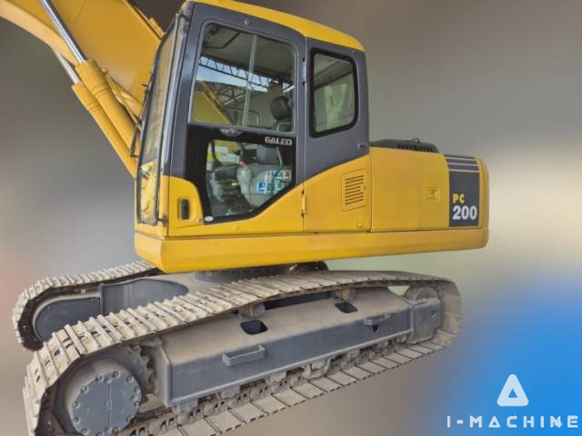 KOMATSU PC200-8