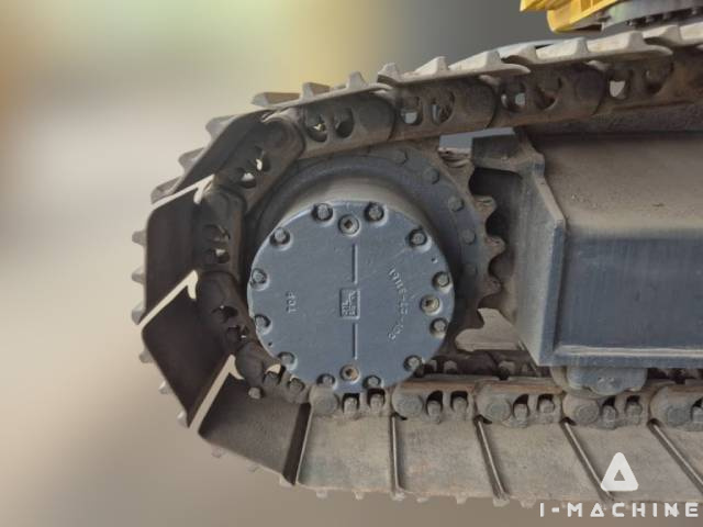 KOMATSU PC200-8