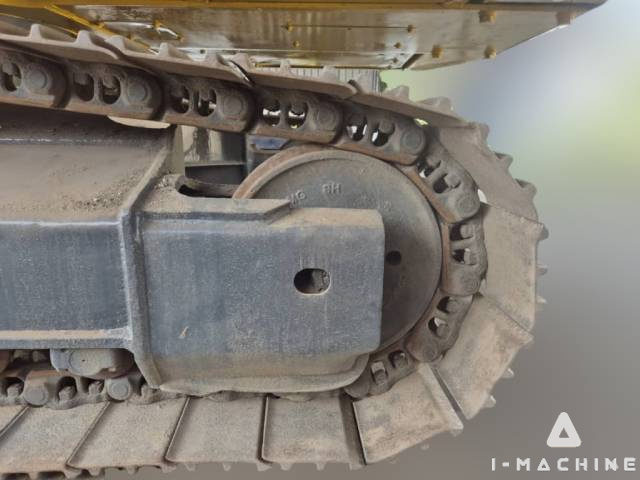 KOMATSU PC200-8