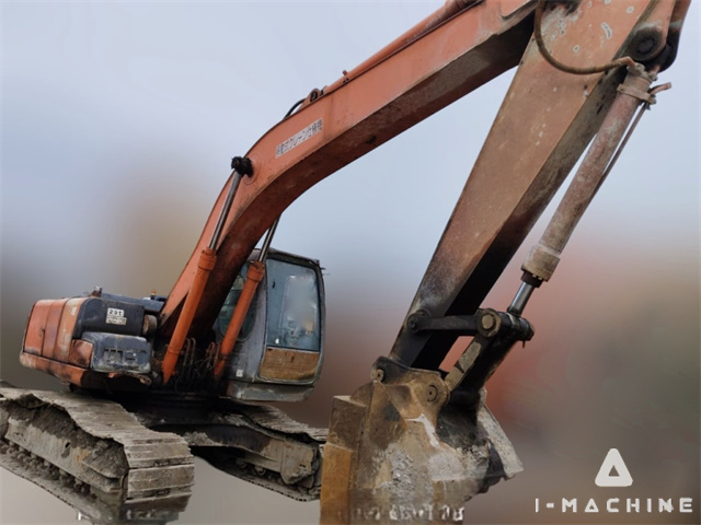 HITACHI ZX200