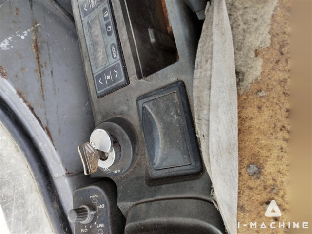 HITACHI ZX200