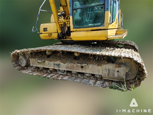 KOMATSU PC200-8
