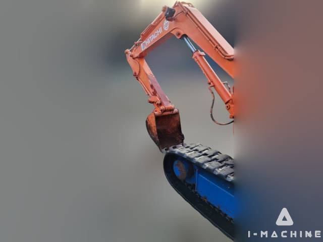 HITACHI EX30