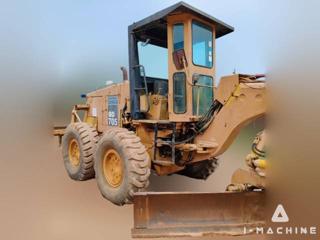 KOMATSU GD705-4