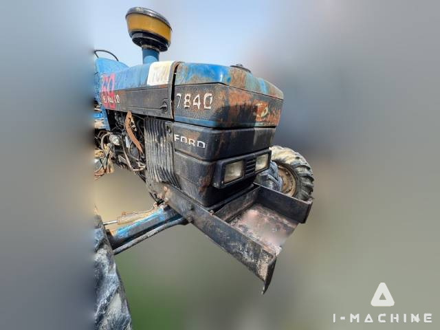 NEW HOLLAND 7840