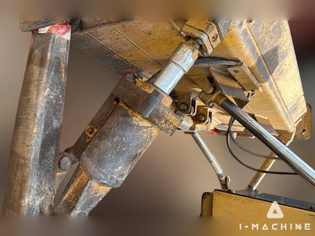 CATERPILLAR D6G2