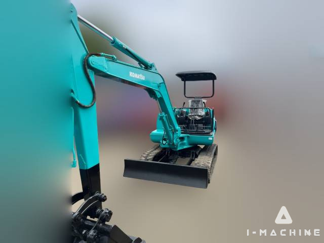 KOMATSU PC30-7