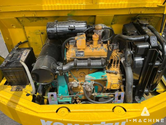 KOMATSU PC30-6