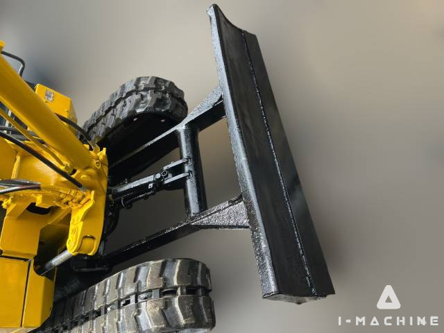 KOMATSU PC30-6