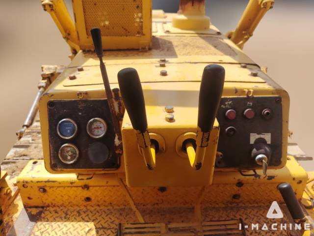 KOMATSU D70LE