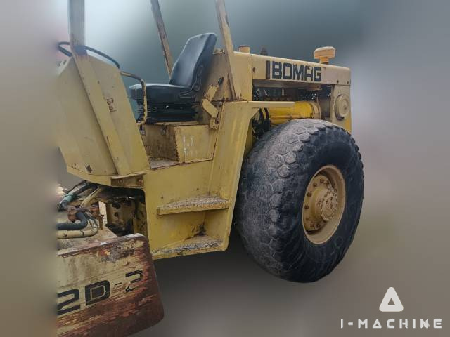 BOMAG BW212